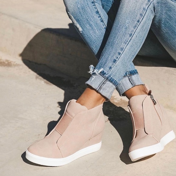 Vici Shoes - NWOT ❤️new Vicidolls pink /blush platform sneakers